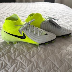 Men’s Nike Phantom Luna elite FG